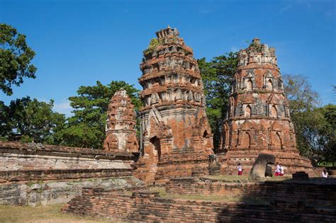 Rewolta Państwa Ayutthaya: Upadek Hegemonii Sukhothai i Zaranie Złotego Wieku Królestwa Siam