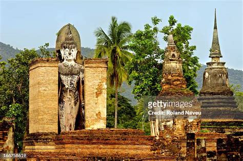 Rewolucja w Sukhothai - Bunt przeciw Khmerom i narodziny niezależnego królestwa